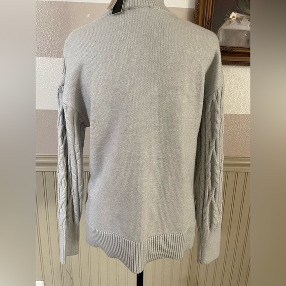 Tahari Light Gray Cable Knit Moc Neck Sweater size Medium New - Picture 6 of 10